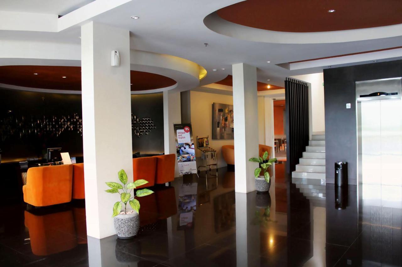 100 Sunset Kuta Hotel & Ballroom מראה חיצוני תמונה